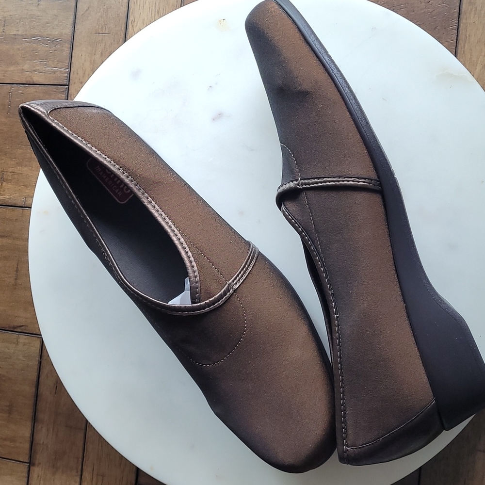 Munro American Brown Stretch Slip on Shoes 11N (with a light metallic sheen)